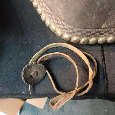 PAIR OF LEATHER TAPADEROS