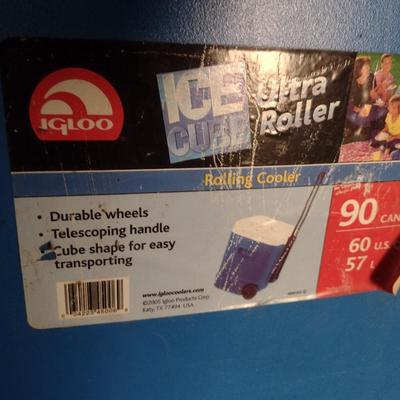 Igloo Ice Cube 90 Can Ultra Roller Cooler