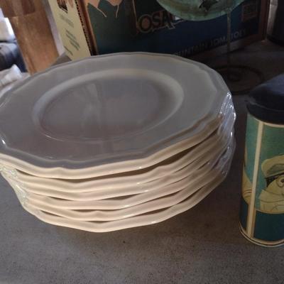 Large Collection of Home and Kitchen Items