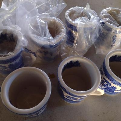 Set of Six Blue Willow Design Ceramic Coffee Mugs