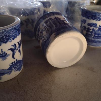 Set of Six Blue Willow Design Ceramic Coffee Mugs