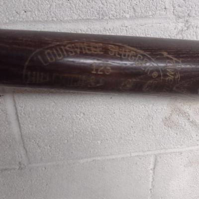 Vintage Hank Aaron Louisville Slugger Baseball Bat with Blank Home Run Count Badge