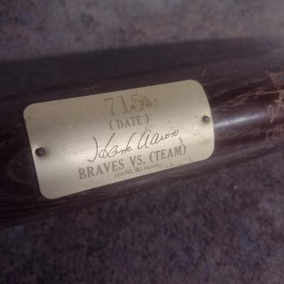 Vintage Hank Aaron Louisville Slugger Baseball Bat with Blank Home Run Count Badge
