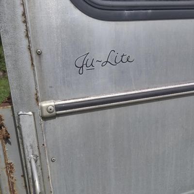 Two-Horse Bumper 14' Pull Trailer with Title