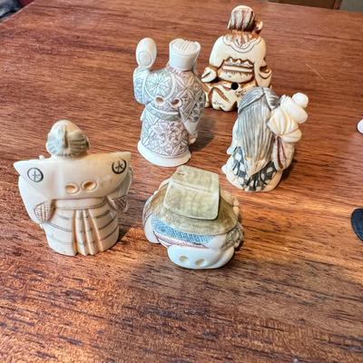 Japanese Netsuke Figurines Inc One W/ Rotating Head (LR-RG)