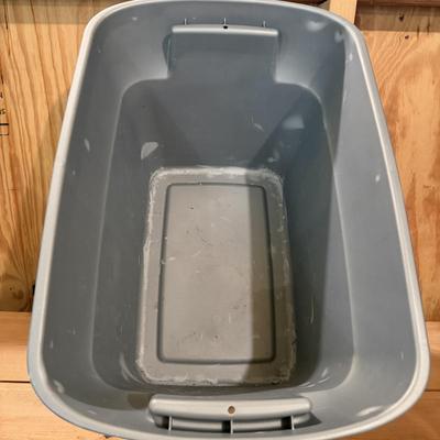 16 Plastic Storage Containers (B2-MG)