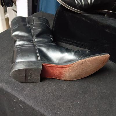 MEN'S JUSTIN LEATHER BOOTS (SIZE 10FF) AND BOOT HORN