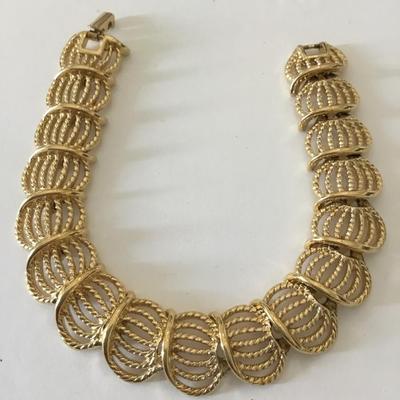 Fancy vintage scalloped gold tone bracelet
