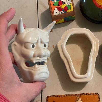 Nielsen’s, MMA Repro & More Eclectic Trinket Boxes (B3-SS)