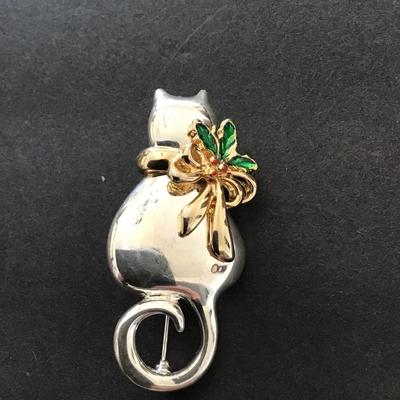 SilverTone Christmas cat lapel