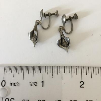 Vintage tulip flower screw back earrings