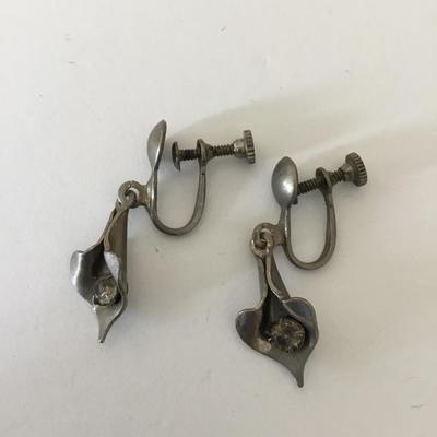 Vintage tulip flower screw back earrings