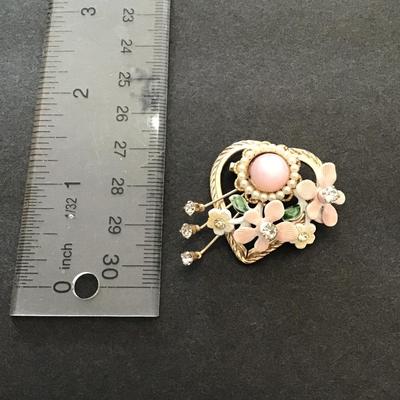Beautiful Vintage lapel pin