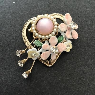 Beautiful Vintage lapel pin