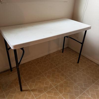 Plastic Shelves & Two Tables (B3-MG)