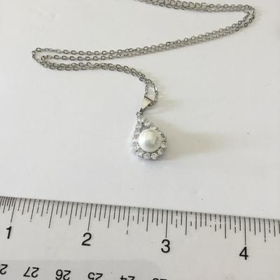 Beautiful Silver-tone crystal rhinestone, faux pearl necklace