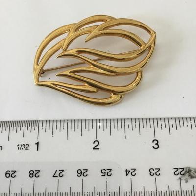 Vintage Monet Gold tone, leaf brooch, signed
