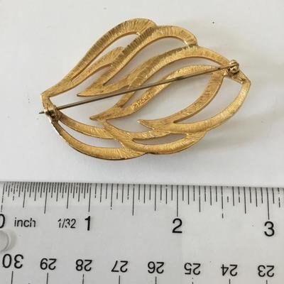Vintage Monet Gold tone, leaf brooch, signed