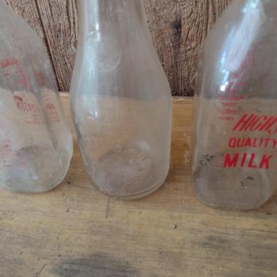 Set of Four Vintage Painted Logo One Quart Dairy Milk Bottles Peeler, Cedar Valley, Guilford, Highs Quality Milk (#50)