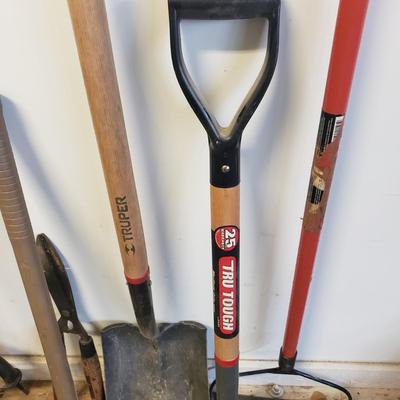 Truper Yard Tools, Pots, Bird Feeder and Wind Chime