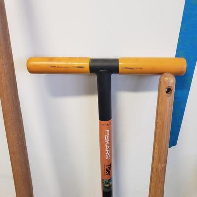 Truper Yard Tools, Pots, Bird Feeder and Wind Chime