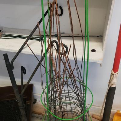 Truper Yard Tools, Pots, Bird Feeder and Wind Chime
