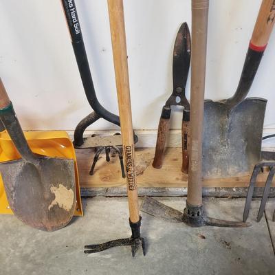 Truper Yard Tools, Pots, Bird Feeder and Wind Chime