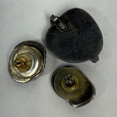 Sale Photo Thumbnail #10: Looks to be Royston Turquoise in Silver, possible Navajo origin but markings could not be traced.  Great set, good condition.