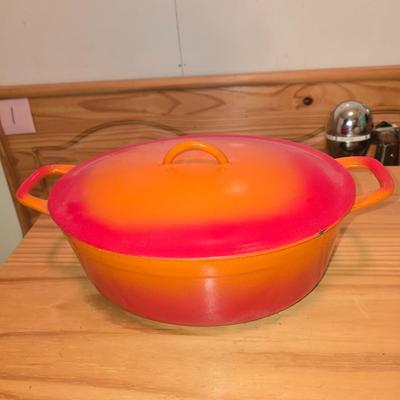 Enamaled cast iron pot