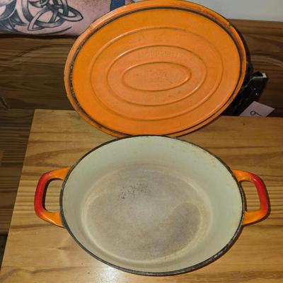 Enamaled cast iron pot