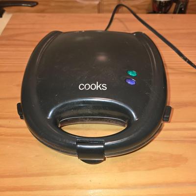 Grilled cheese press