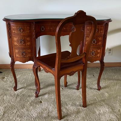 Walnut Kidney Desk c.1950 Inlay French Leg