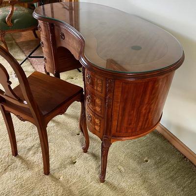 Walnut Kidney Desk c.1950 Inlay French Leg