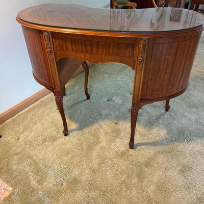 Walnut Kidney Desk c.1950 Inlay French Leg