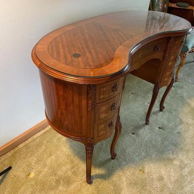 Walnut Kidney Desk c.1950 Inlay French Leg
