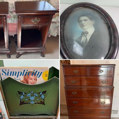 Walnut Kidney Desk c.1950 Inlay French Leg