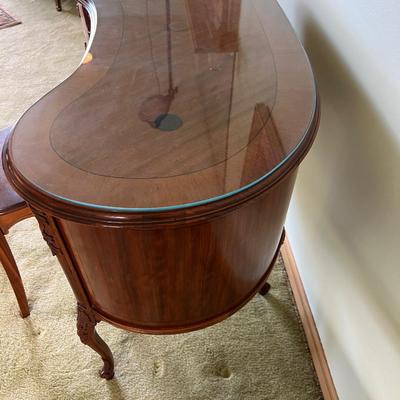 Walnut Kidney Desk c.1950 Inlay French Leg