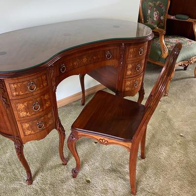 Walnut Kidney Desk c.1950 Inlay French Leg