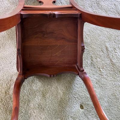 Walnut Kidney Desk c.1950 Inlay French Leg