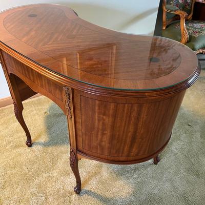 Walnut Kidney Desk c.1950 Inlay French Leg
