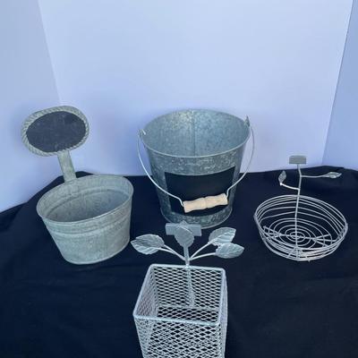 4 Metal/Tin Displays some Chalkboard