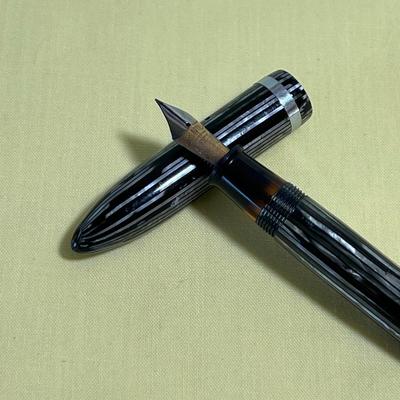 Antique Sheaffer's Fountain Pen 14K Nib Gray and Black 50's ish