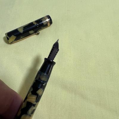 Antique Sheaffer's Fountain Pen  NOT MARKED Black Tortoise shell look. 