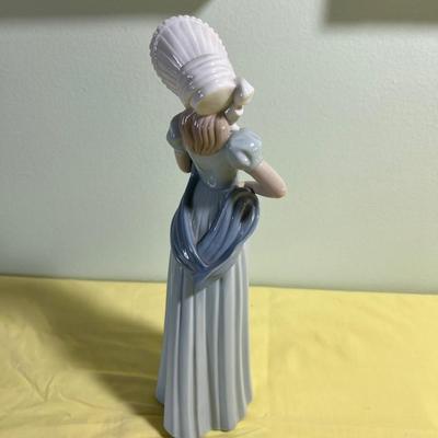 Nao by LLADRO Figurine Light Gray and White Bonnet 
