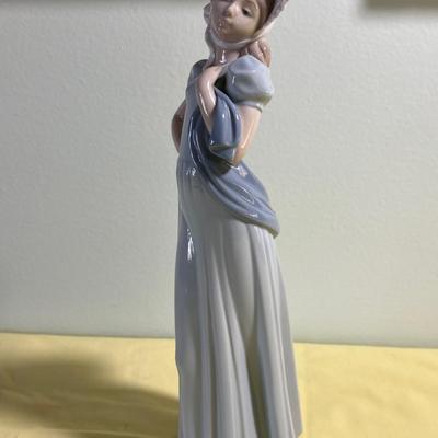 Nao by LLADRO Figurine Light Gray and White Bonnet 