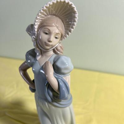 Nao by LLADRO Figurine Light Gray and White Bonnet 