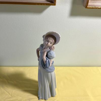 Nao by LLADRO Figurine Light Gray and White Bonnet 