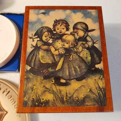 Gobel Hummel Collection Birds , Music Box,