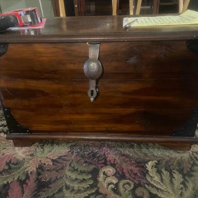 Sale Photo Thumbnail #9: Chest 