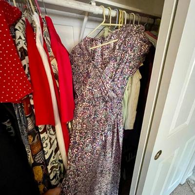 Sale Photo Thumbnail #66: Clothing 